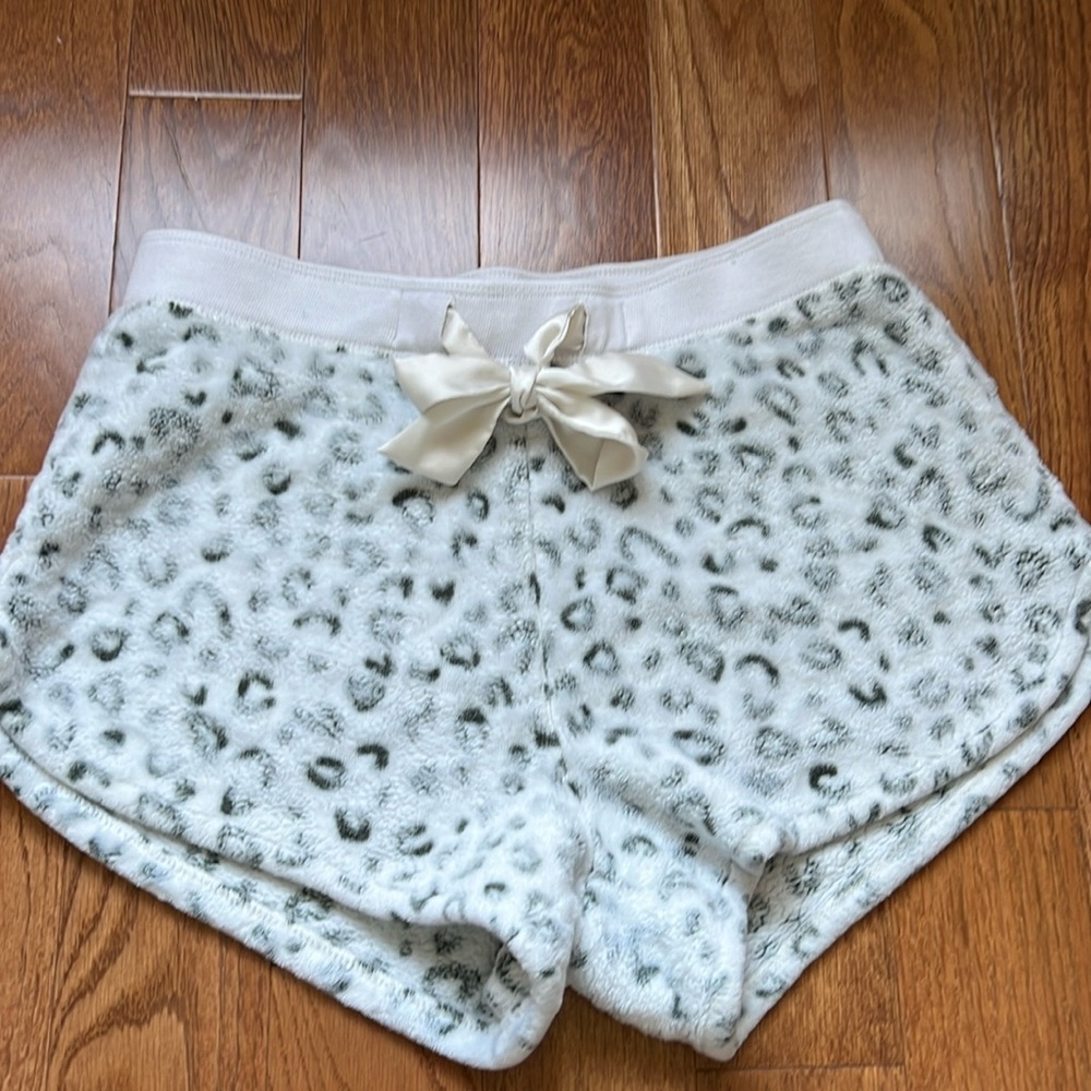 Hollister Gilly Hicks fuzzy leopard print XS lounge pj shorts w/ mock tie waist